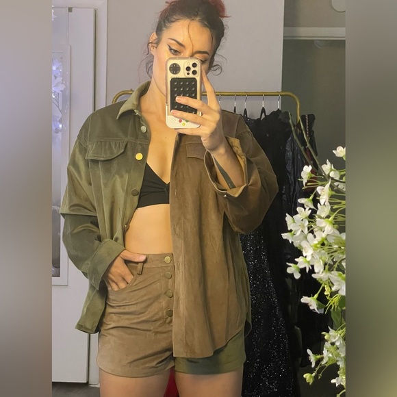 2 piece fall top bottom shorts set. Two tone. Cute flowy fit. Army green n cocoa - Picture 2 of 4